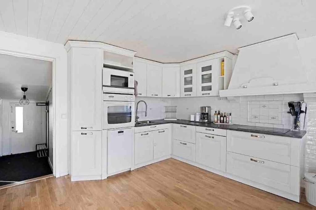 Mysigt Hus Med Natur & Jacuzzi I Olofstorp Gotenburg Buitenkant foto
