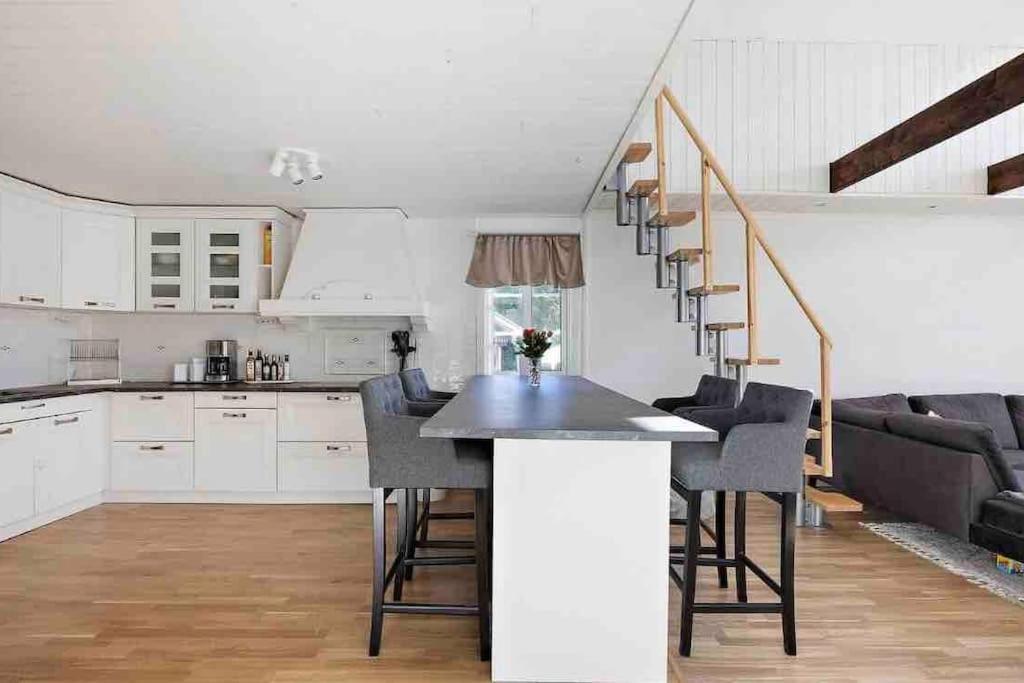Mysigt Hus Med Natur & Jacuzzi I Olofstorp Gotenburg Buitenkant foto