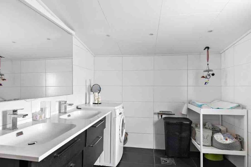 Mysigt Hus Med Natur & Jacuzzi I Olofstorp Gotenburg Buitenkant foto